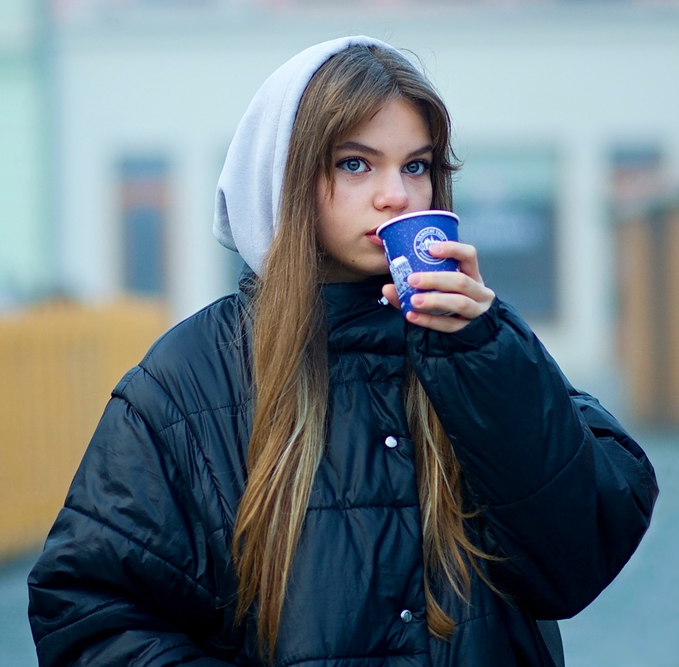 Petr Pelc - dívka s kapucí
