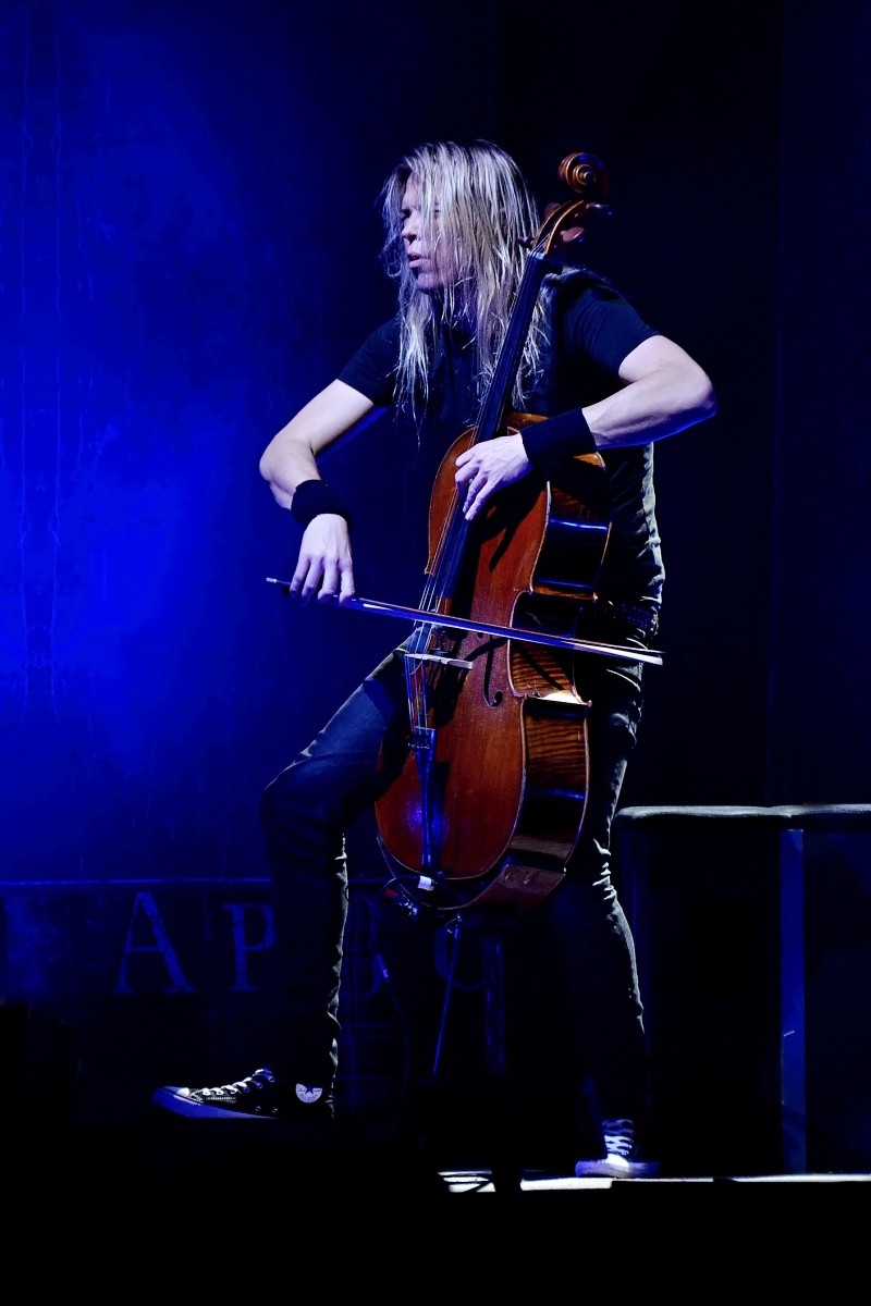 Milos - Eicca Toppinen - Apocalyptica